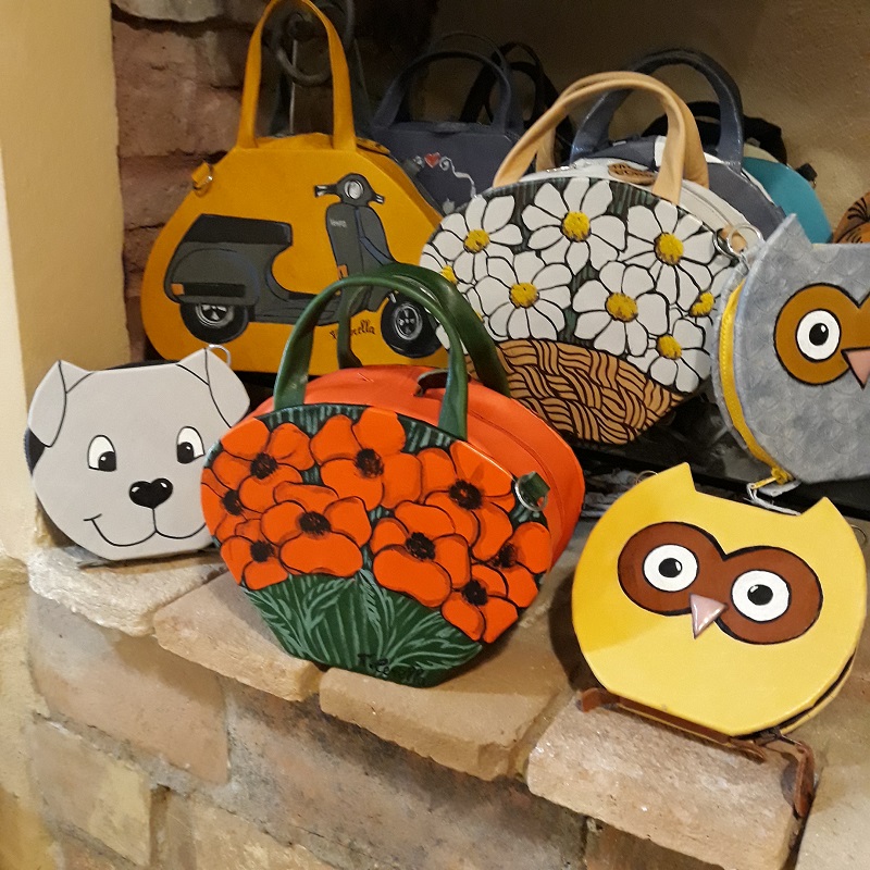 BAGS AND PURSE ENTIRELY HANDMADE